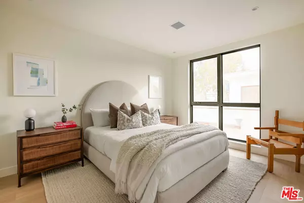 West Hollywood, CA 90069,919 Hilldale AVE
