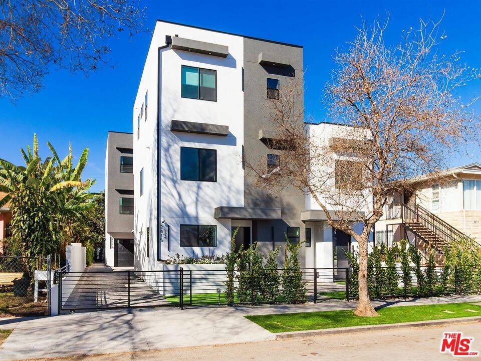 Los Angeles, CA 90016,2817 1/2 S Redondo BLVD