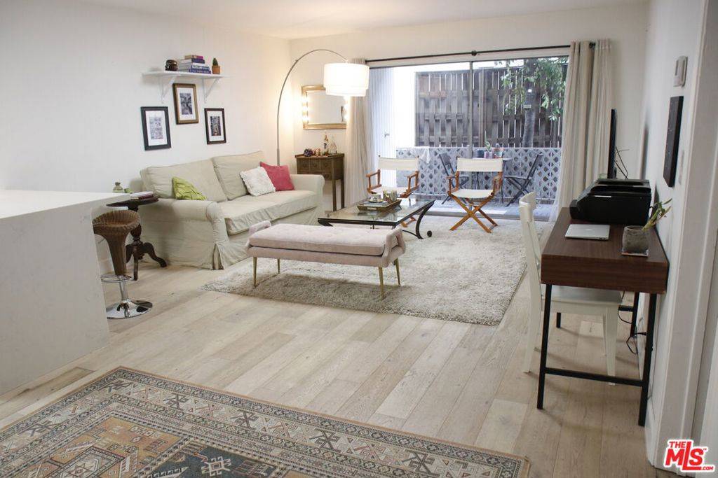 10240 Camarillo ST #112, Toluca Lake, CA 91602