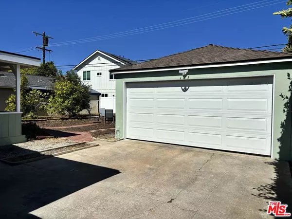 Los Angeles, CA 90045,8112 Loyola BLVD