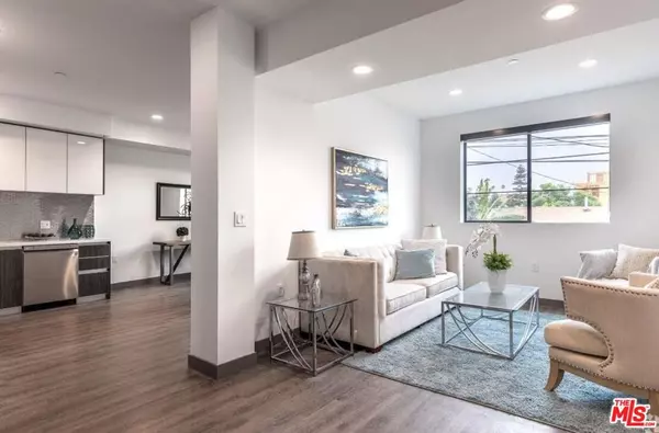 552 N Hobart BLVD #208, Los Angeles, CA 90004