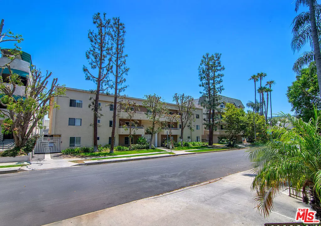 Sherman Oaks, CA 91423,4358 Mammoth AVE #26