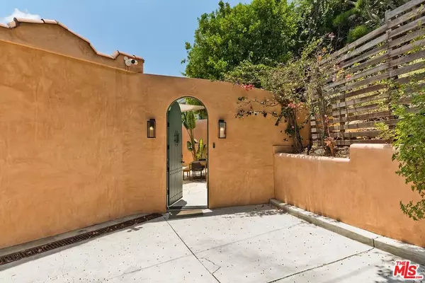 3826 Sunset DR, Los Angeles, CA 90027