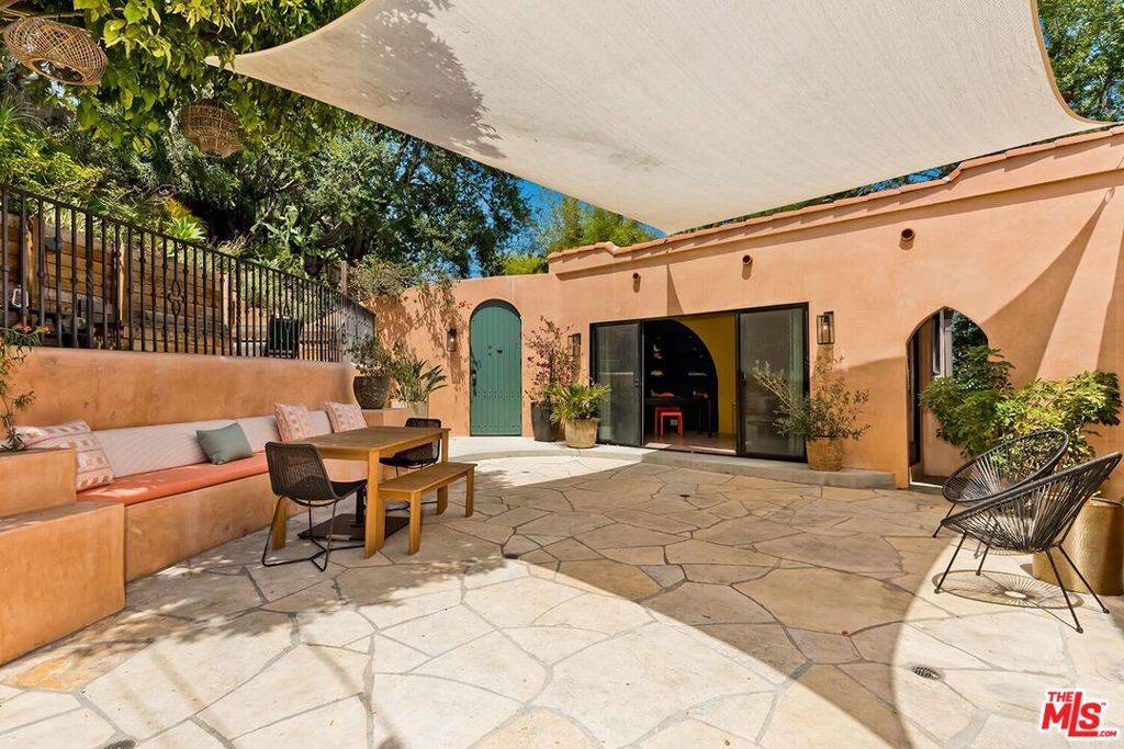 Los Angeles, CA 90027,3826 Sunset DR