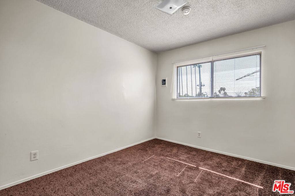 Los Angeles, CA 90037,1095 W 39th ST #44