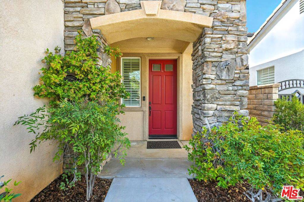 Valencia, CA 91354,23933 Francisco WAY