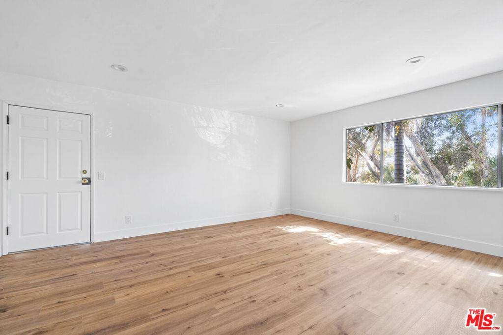Venice, CA 90291,614 6th AVE #3