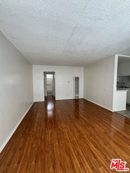 Los Angeles, CA 90028,5811 Harold Way #2