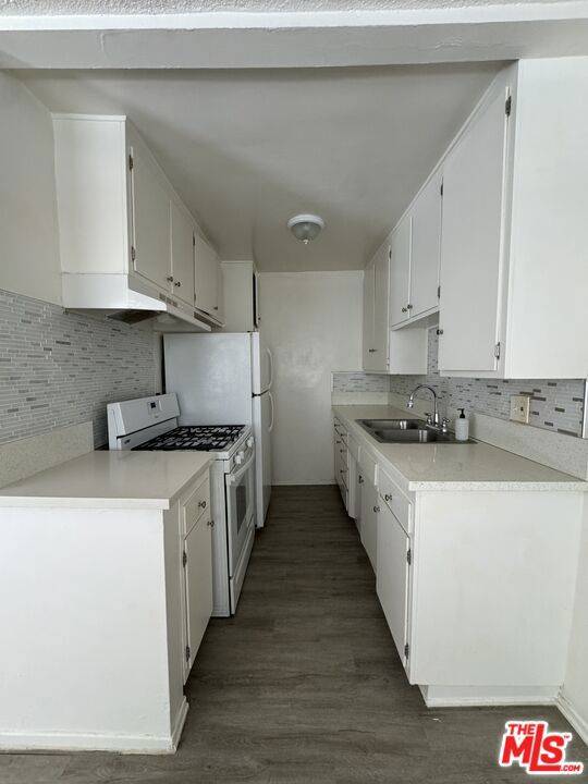Los Angeles, CA 90028,5811 Harold Way #2
