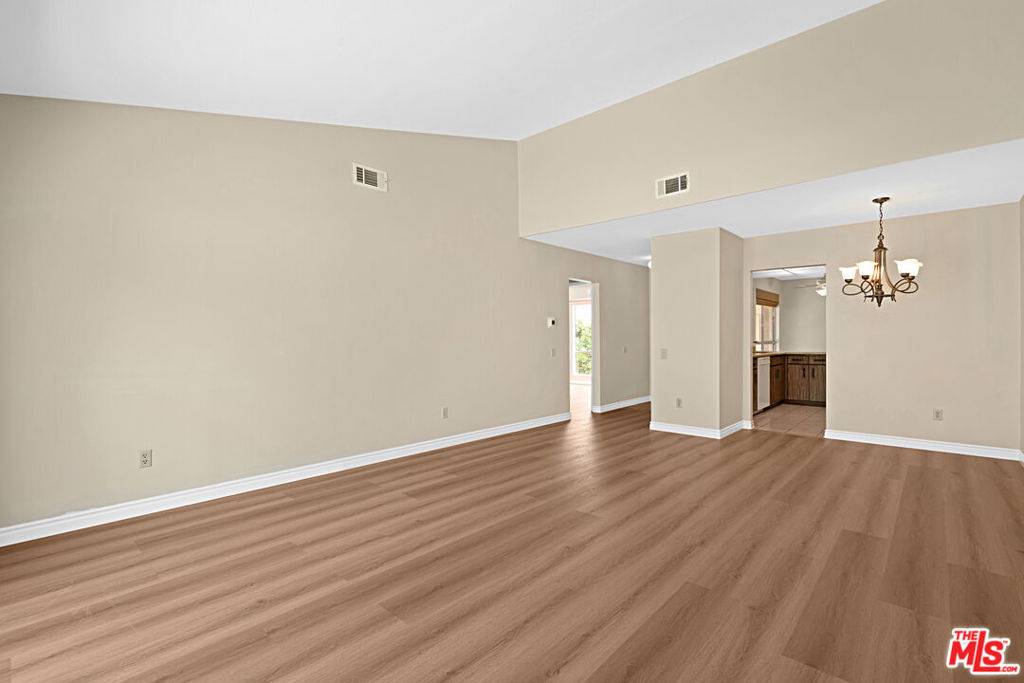 Camarillo, CA 93012,25126 Village 25