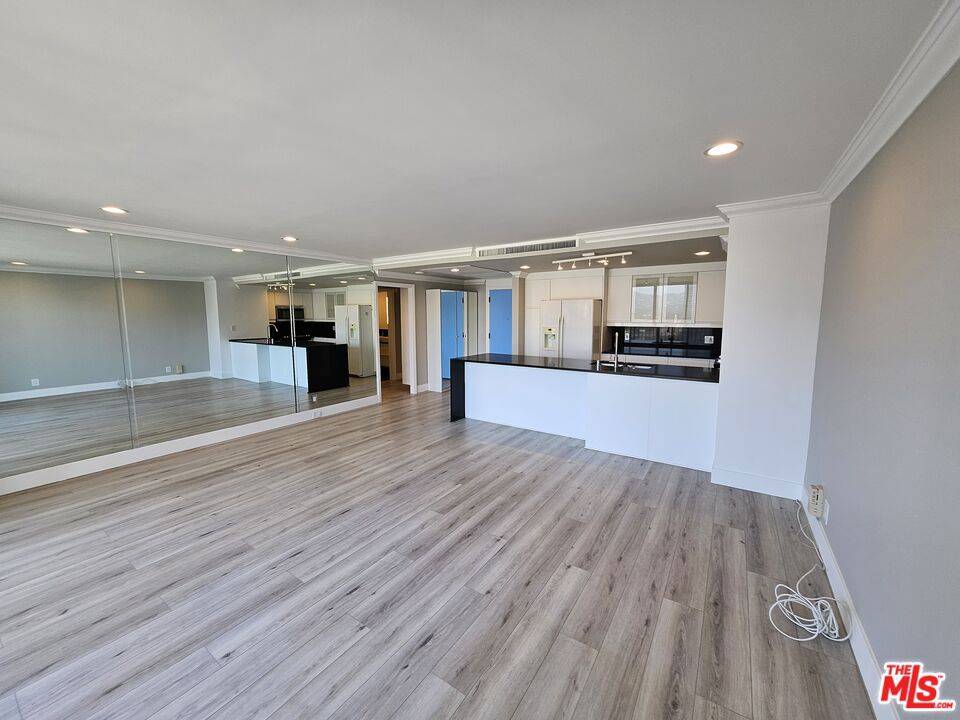 Los Angeles, CA 90067,2160 CENTURY PARK EAST #2010