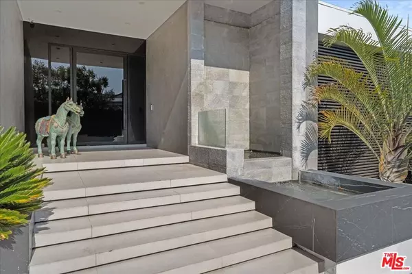 Los Angeles, CA 90046