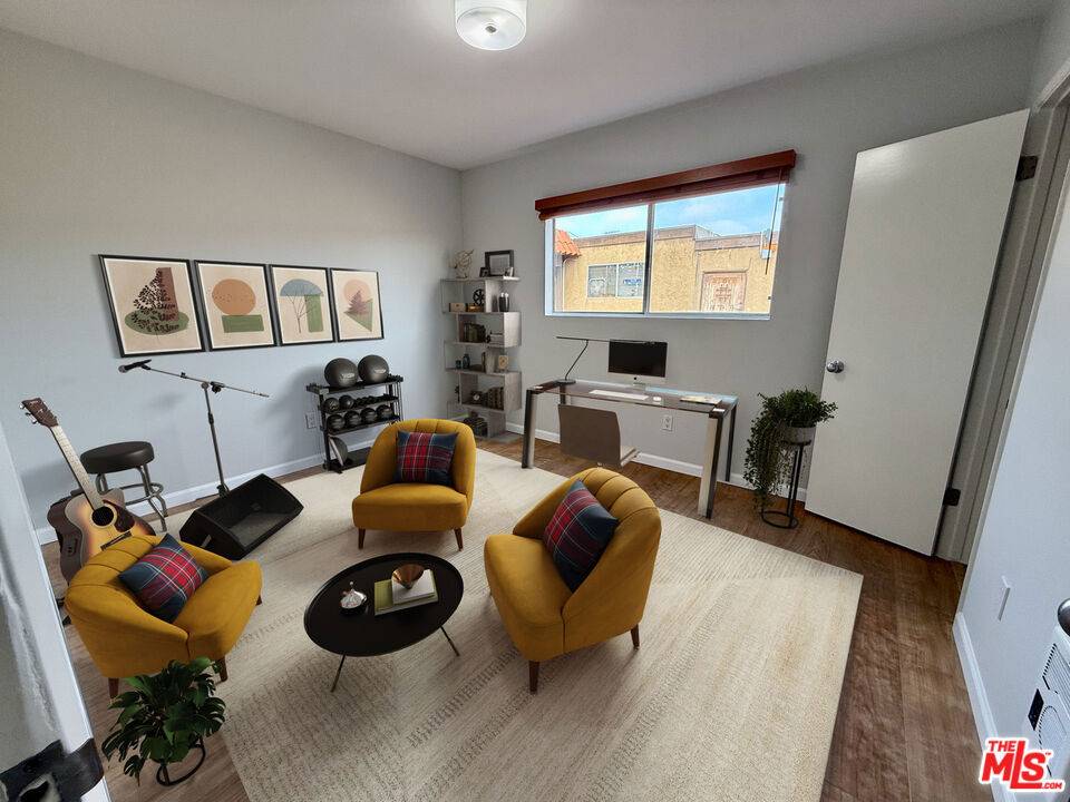 Inglewood, CA 90302,882 Victor AVE #13