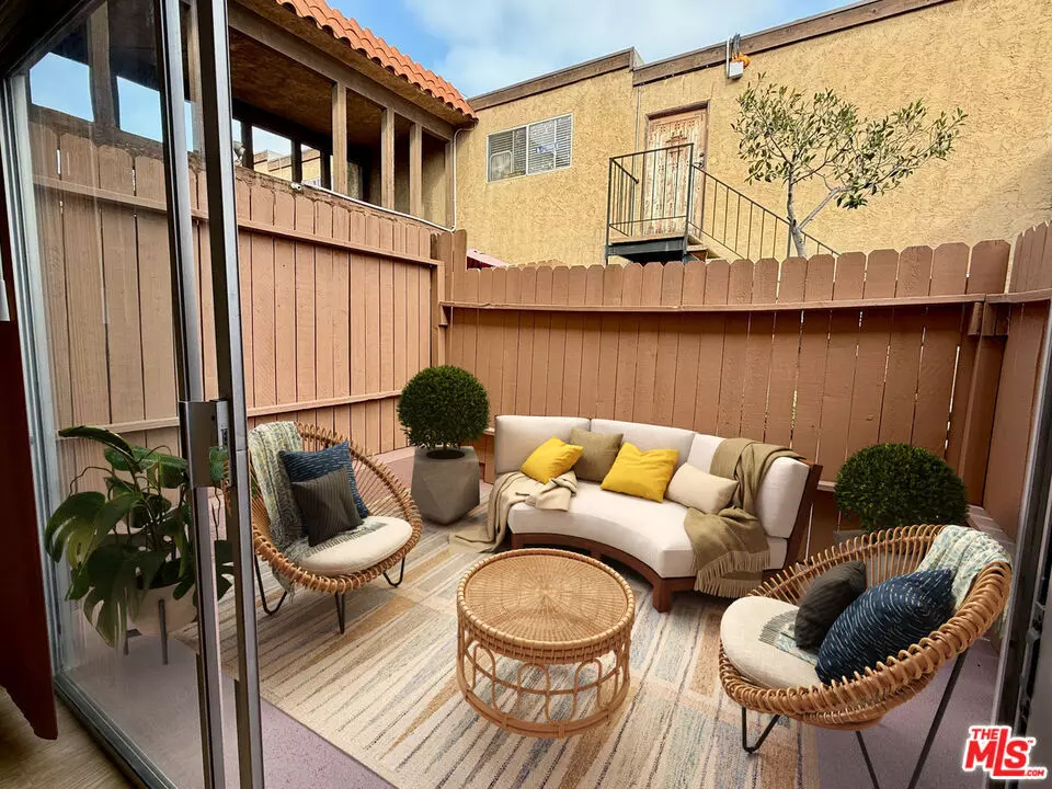 Inglewood, CA 90302,882 Victor AVE #13