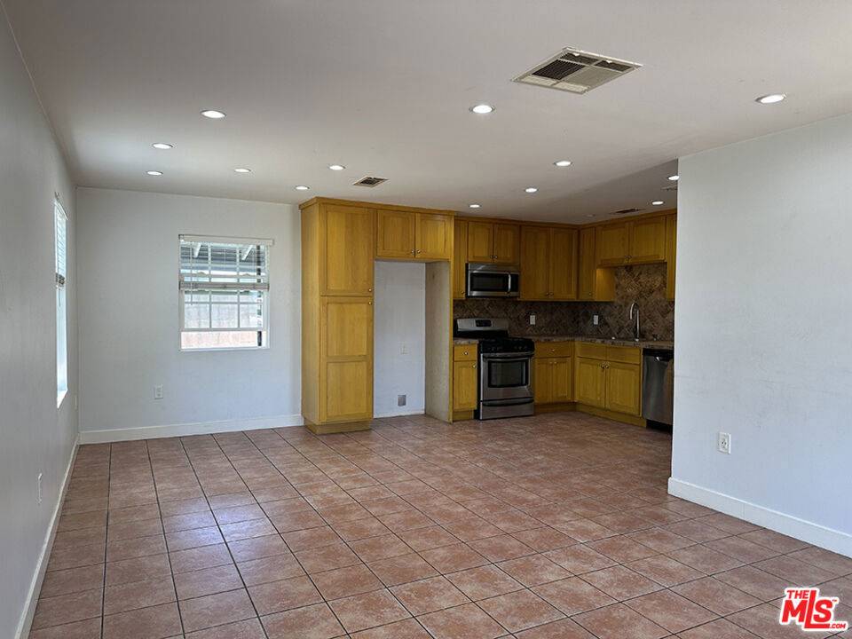 North Hollywood, CA 91606,12703 Welby WAY