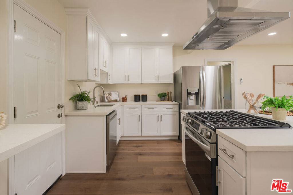 Los Angeles, CA 90066,12441 Verdi ST