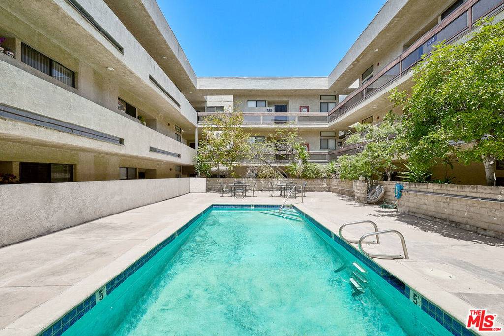 Los Angeles, CA 90005,729 S Hobart BLVD #19
