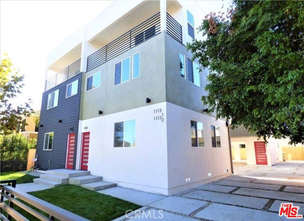 Los Angeles, CA 90019,1113 Carmona AVE