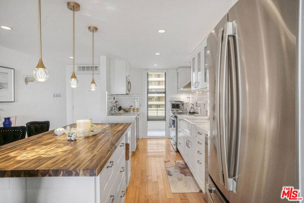 Marina Del Rey, CA 90292,4337 Marina City DR #237