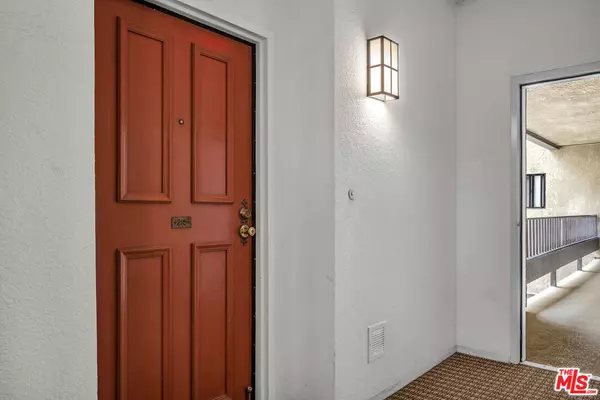 Playa Del Rey, CA 90293,8675 Falmouth AVE #215