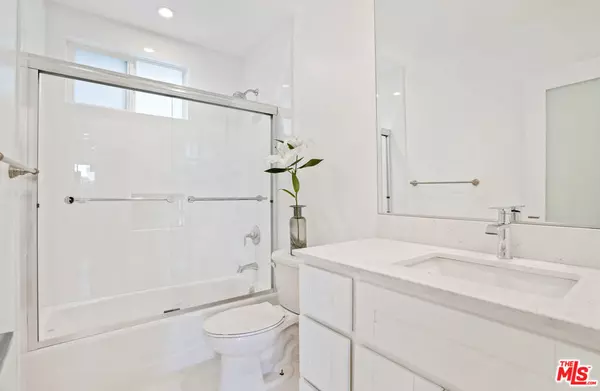 Venice, CA 90291,119 Paloma AVE #J