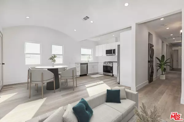 Los Angeles, CA 90046,843 N Formosa AVE