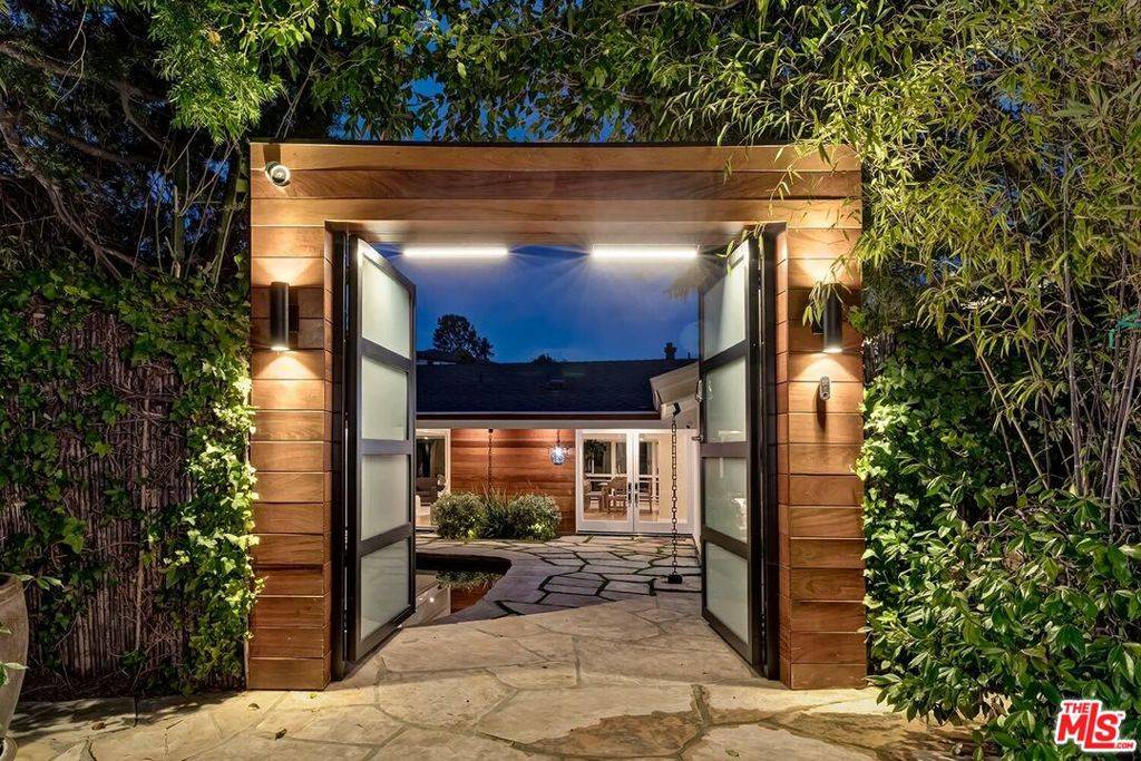 Beverly Hills, CA 90210,9316 Beverly Crest DR
