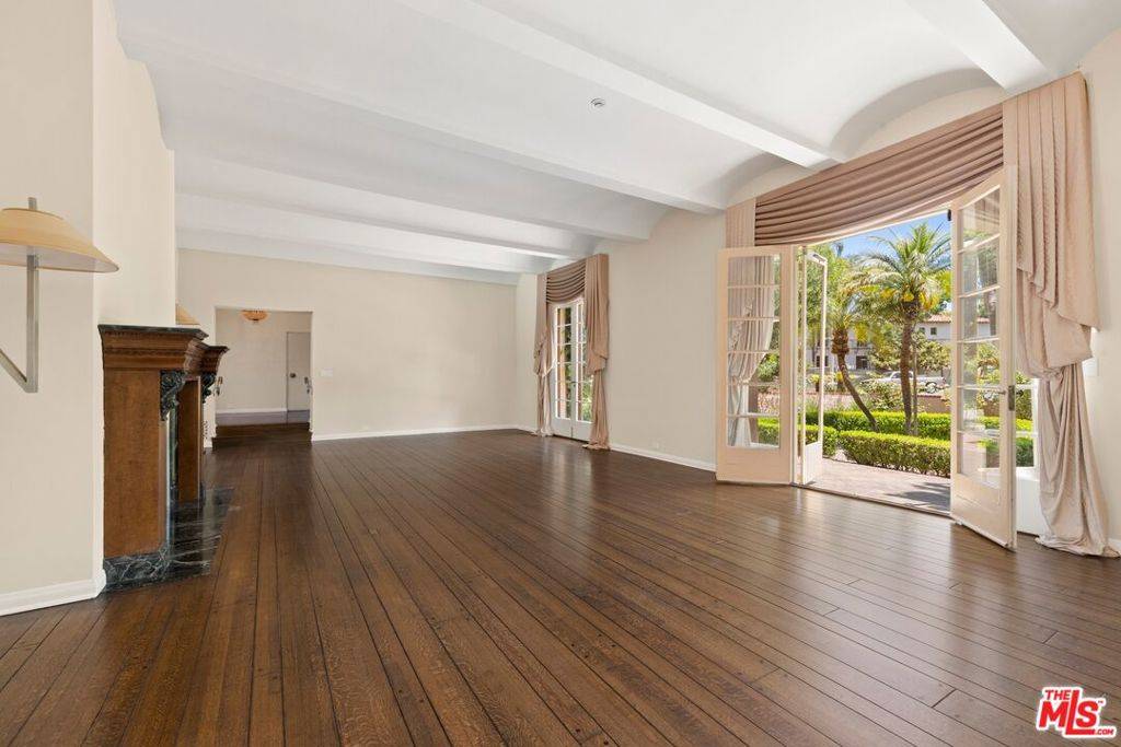 Beverly Hills, CA 90210,1029 Chevy Chase DR