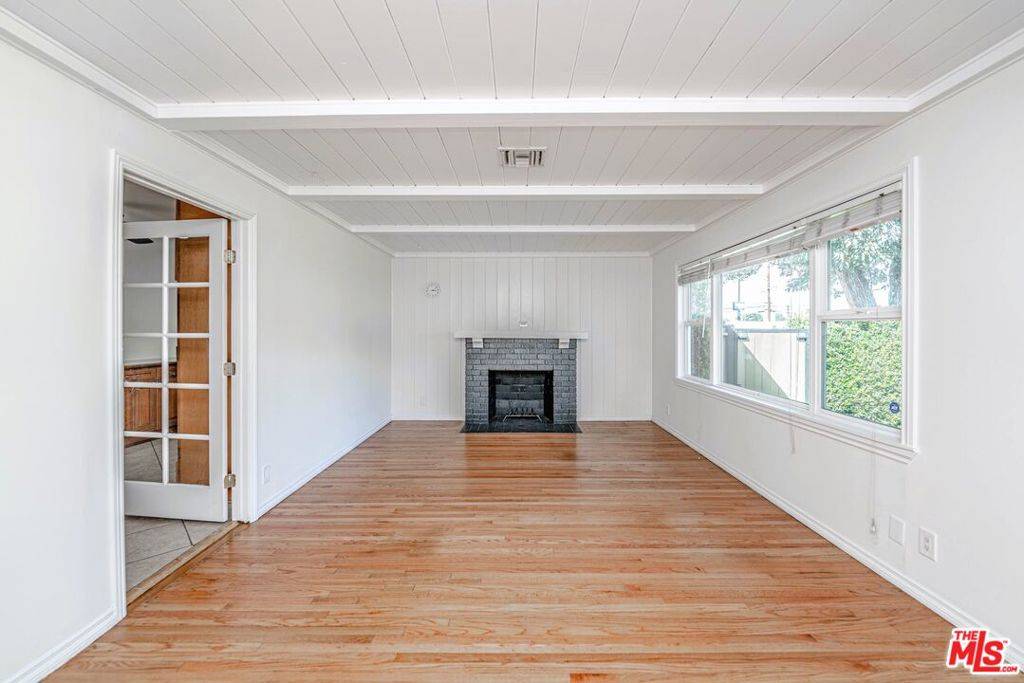 Woodland Hills, CA 91364,5353 Don Pio DR