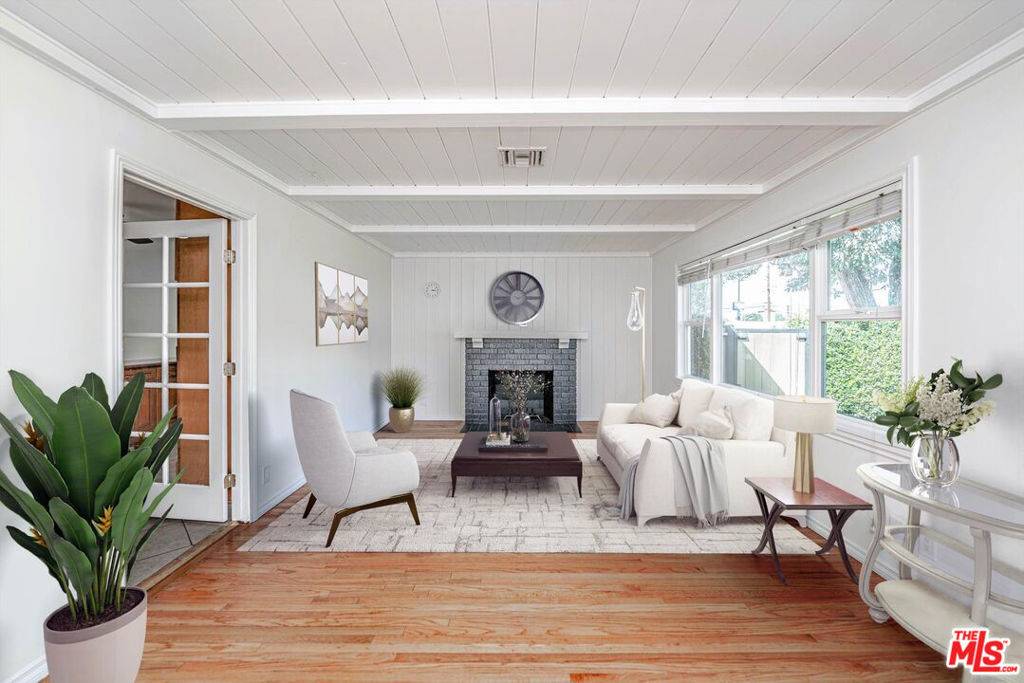 Woodland Hills, CA 91364,5353 Don Pio DR