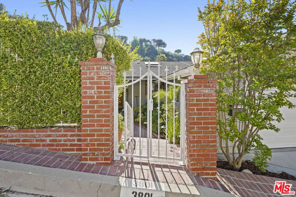 Sherman Oaks, CA 91423,3801 Weslin AVE