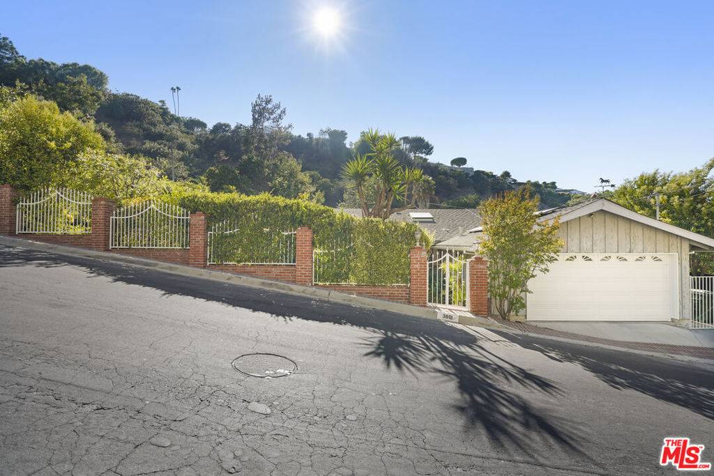Sherman Oaks, CA 91423,3801 Weslin AVE