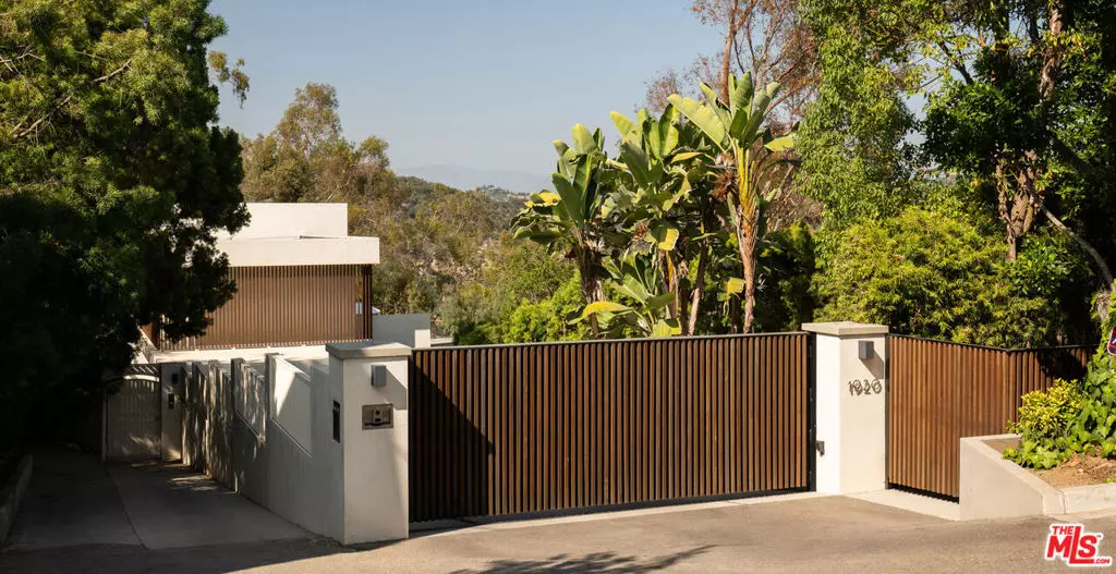 1920 Rial LN, Los Angeles, CA 90077