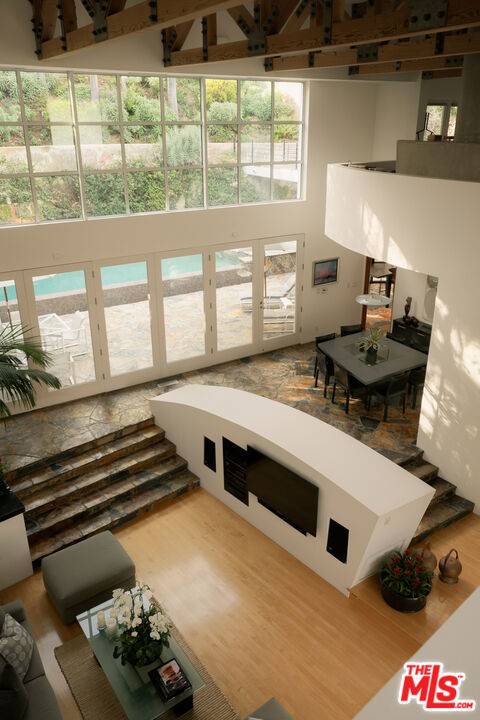 Los Angeles, CA 90049,255 S Bentley AVE
