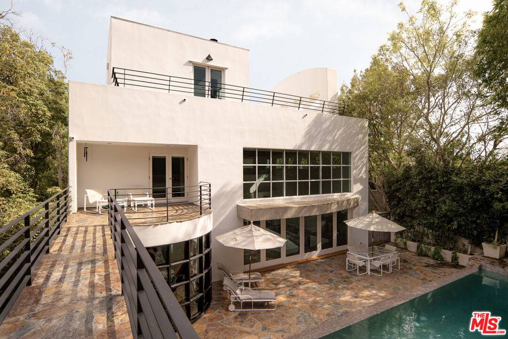 255 S Bentley AVE, Los Angeles, CA 90049