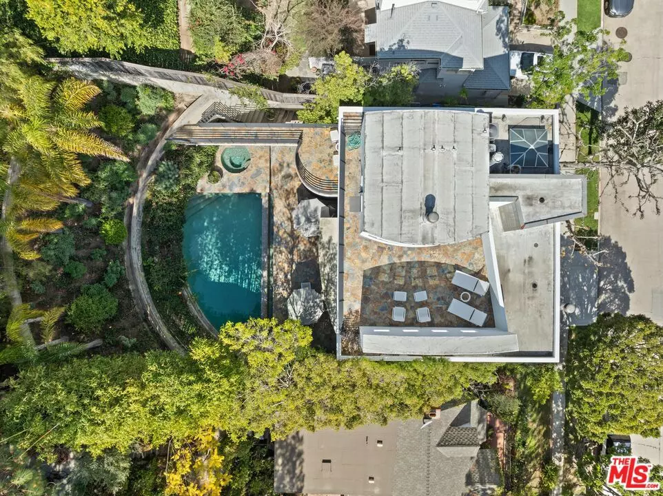 Los Angeles, CA 90049,255 S Bentley AVE