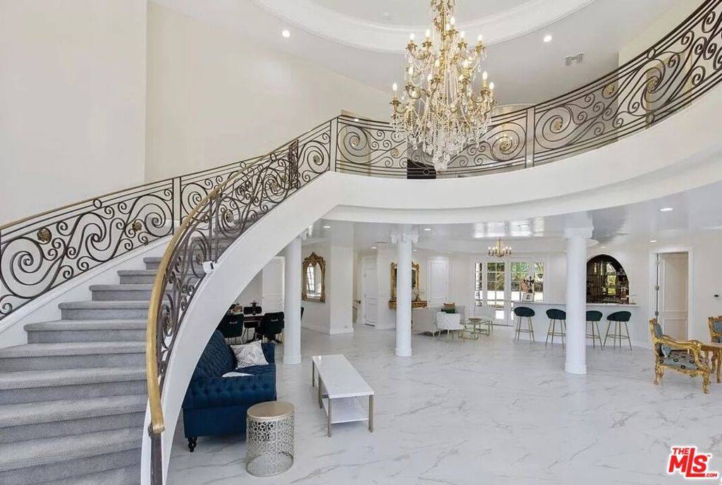 Encino, CA 91316,4434 Grimes PL