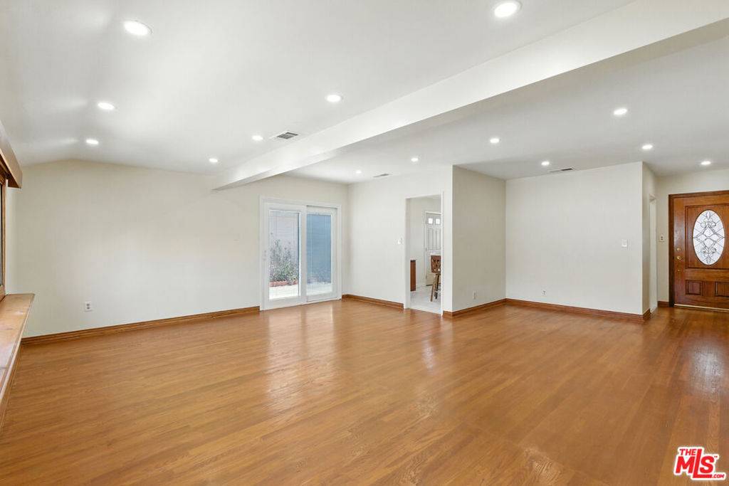 Sunland, CA 91040,8361 Wentworth ST
