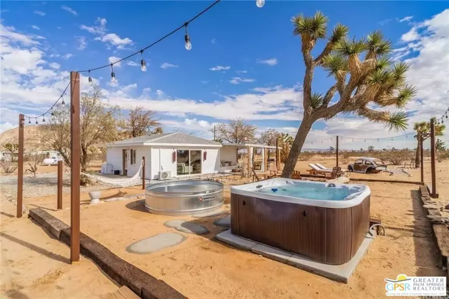 1616 Sunset Mesa RD, Landers, CA 92285