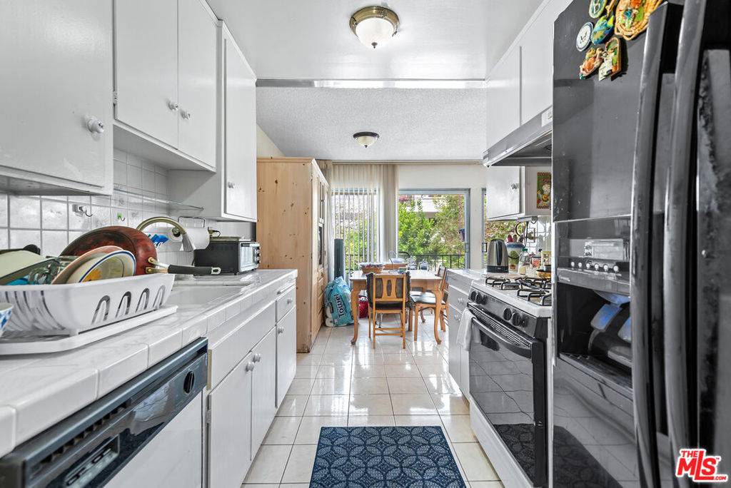 Los Angeles, CA 90025,1410 S Bentley AVE #202