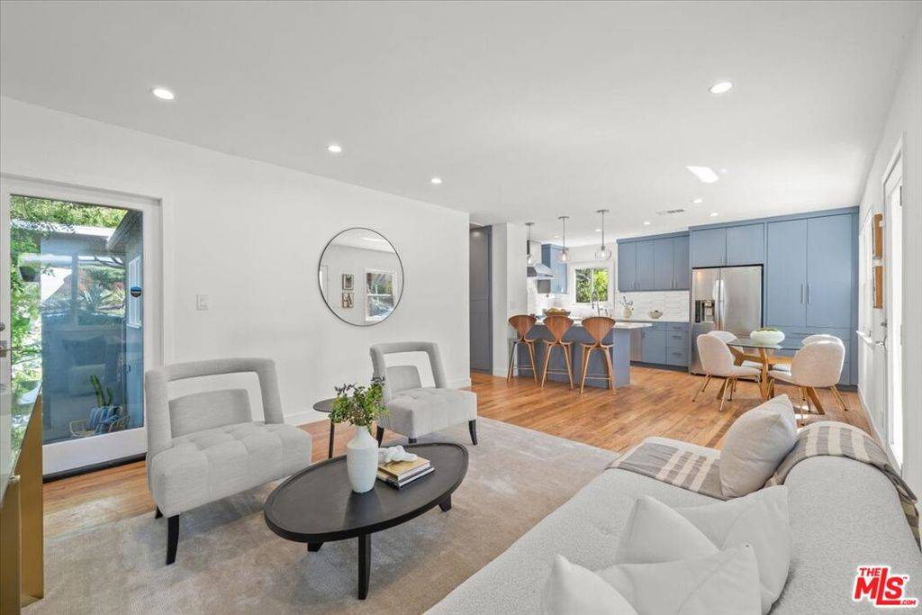 Santa Monica, CA 90405,2212 Navy ST