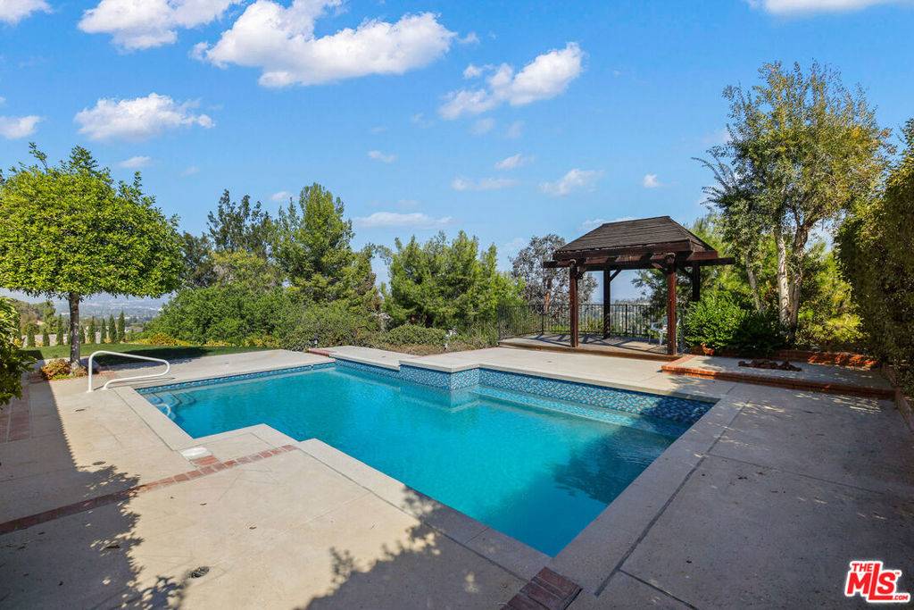 4344 Gayle DR, Tarzana, CA 91356