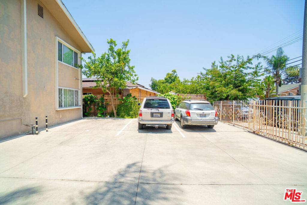 Los Angeles, CA 90016,2037 S Burnside AVE