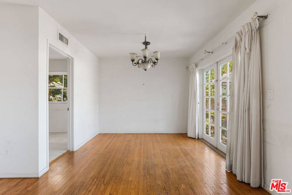 Tarzana, CA 91335,19649 Friar