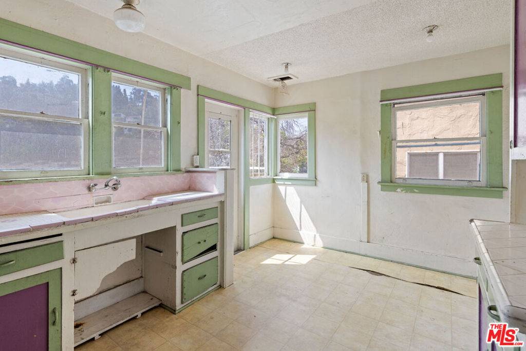 Los Angeles, CA 90027,2019 Hyperion AVE
