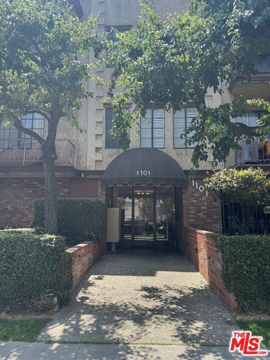 Los Angeles, CA 90035,1101 Rexford DR #303