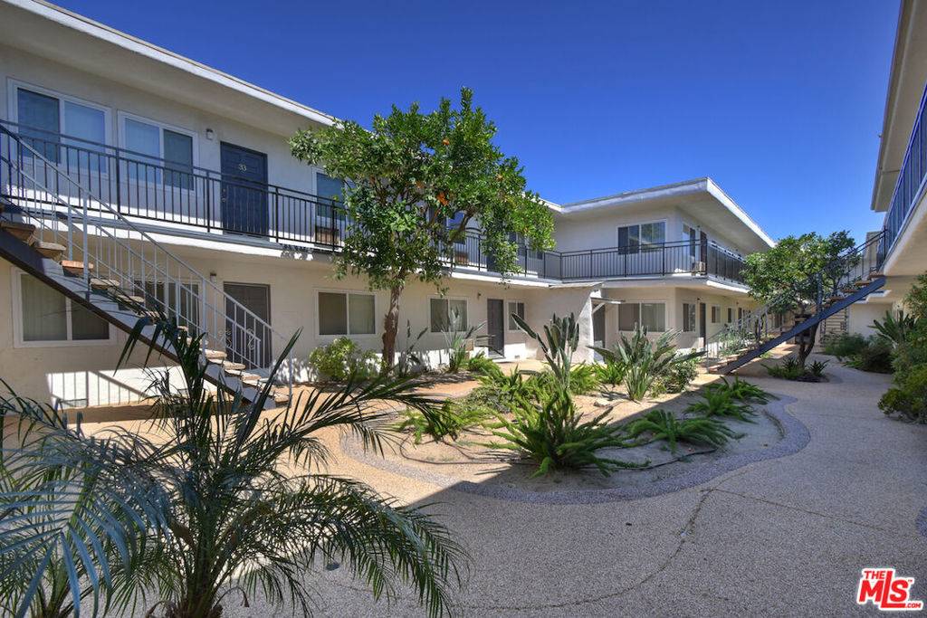 Northridge, CA 91325,9301 Darby AVE