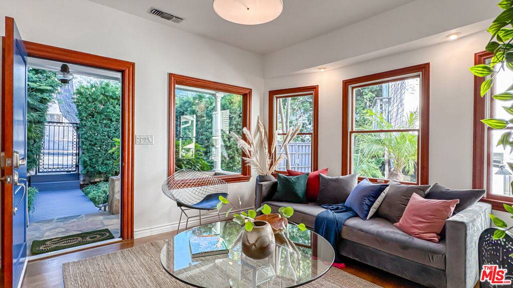 West Hollywood, CA 90069,8914 Cynthia ST