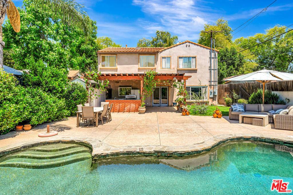 14916 Hesby ST, Sherman Oaks, CA 91403