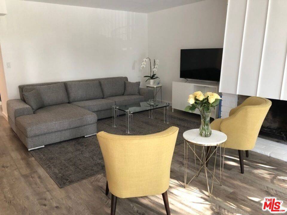 Beverly Hills, CA 90210,9297 BURTON WAY #3